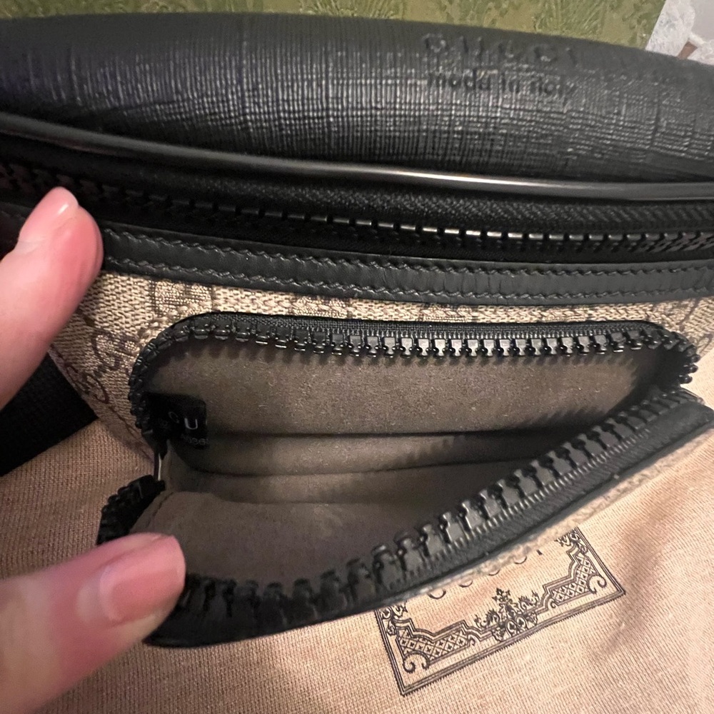 Gucci Supreme Belt Bag - Picture 6 of 14